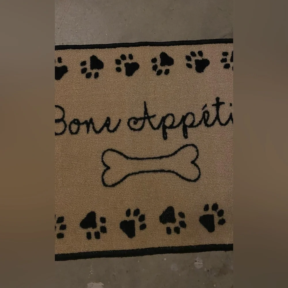 Bone Appétit Dog Feeding Mat - Black and Tan
